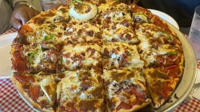 GoFundMe banner for @pizzeria